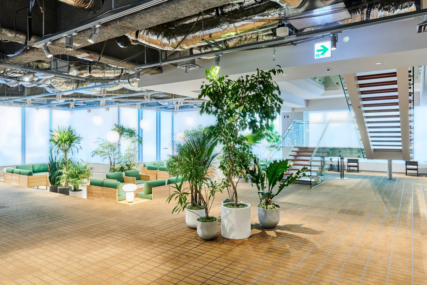 Open seating on the Magnet Floor