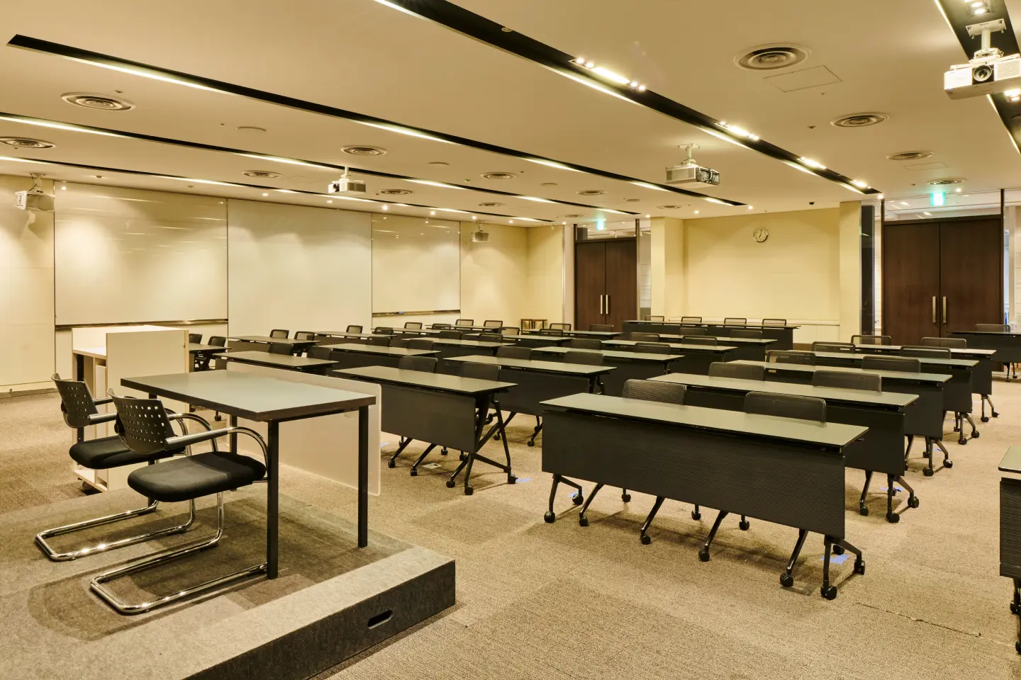 The salon for training